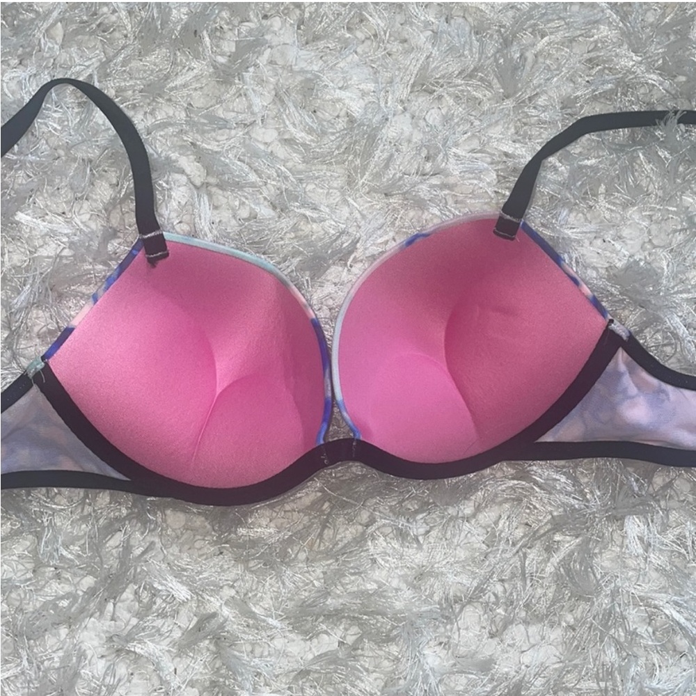 Victoria Secret - Picture 3 of 5